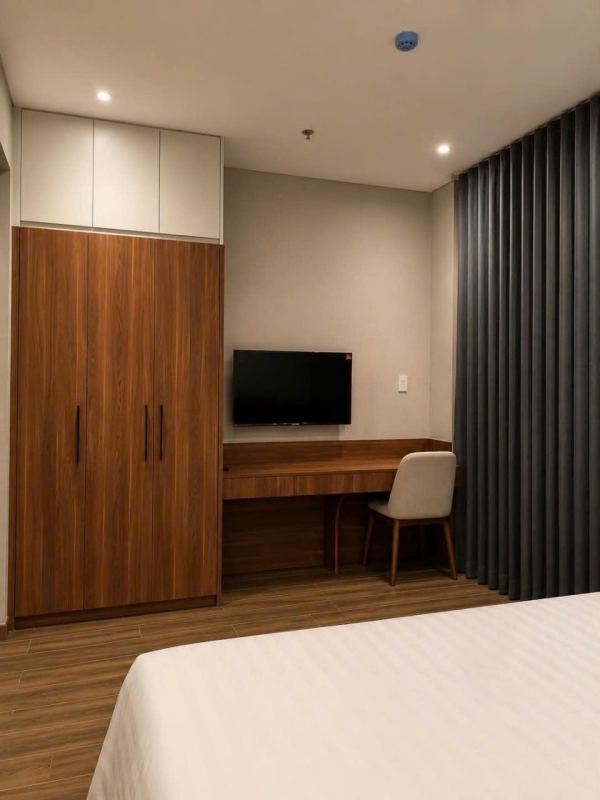 1 Bedroom Apartment with Balcony