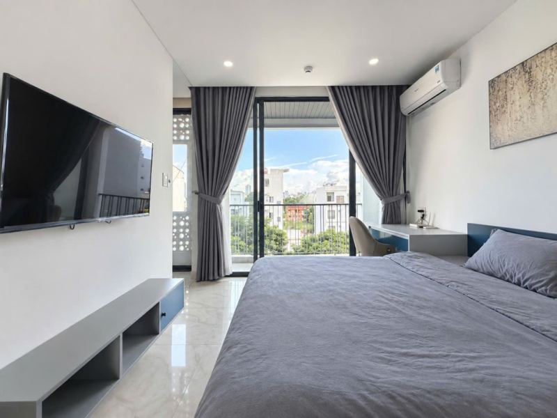 1-bedroom apartment with balcony on Vuong Thua Vu street