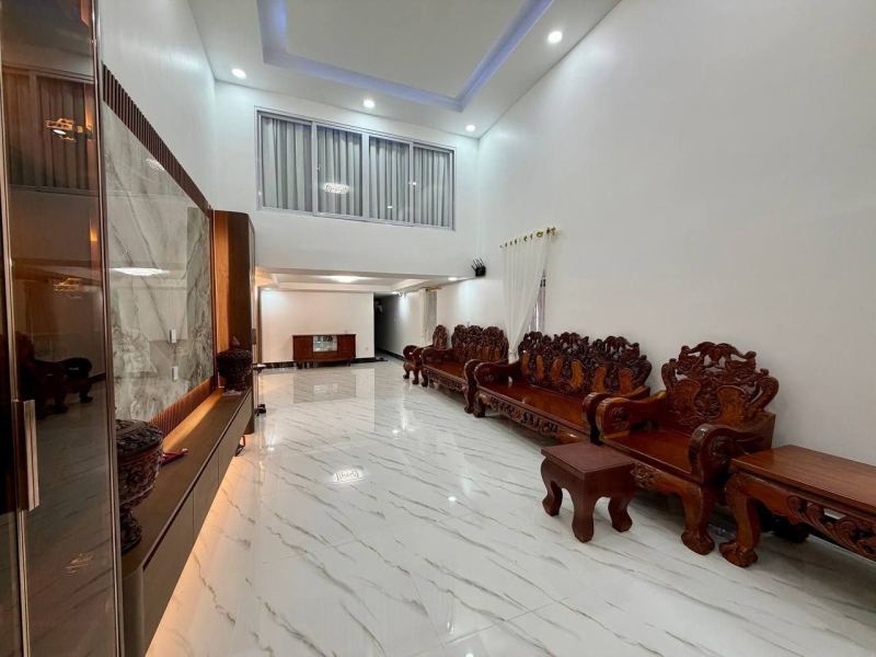 6 Bedroom House for $1000/month in Boeung Tumpun