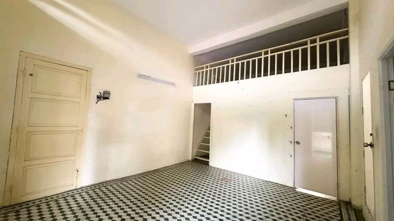 2nd Floor House Near Depo Market