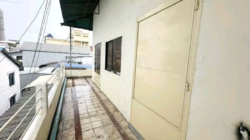 2nd Floor House Near Depo Market