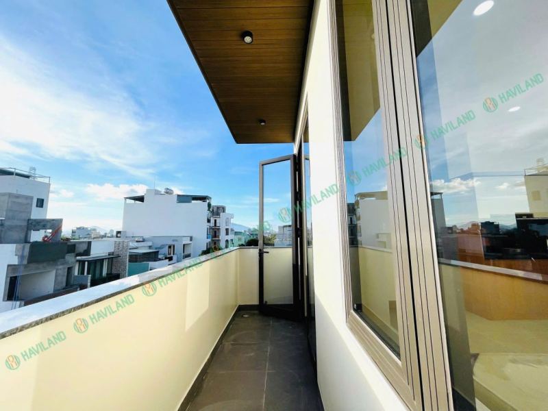 Studio with Balcony in Khue My