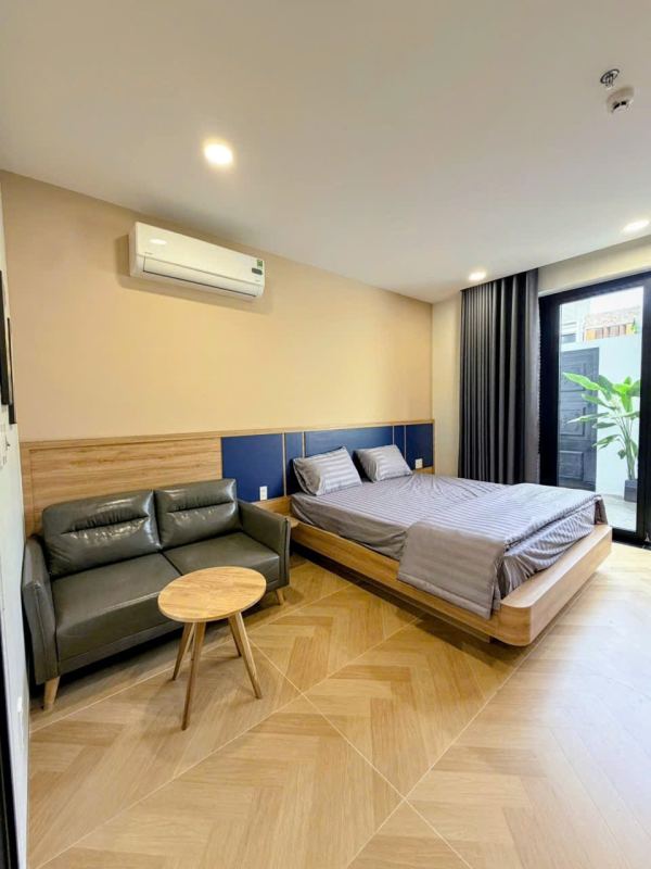 1-bedroom house with small yard