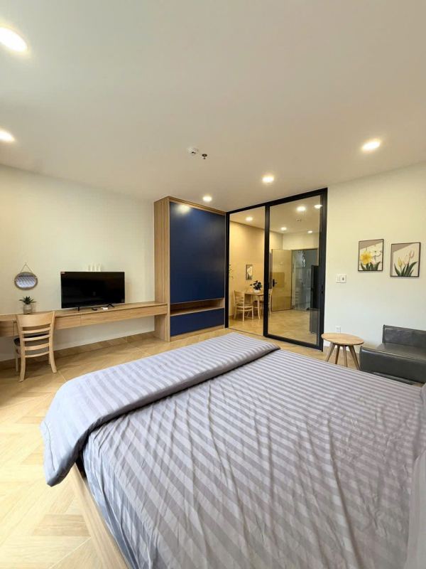 1-bedroom house with small yard