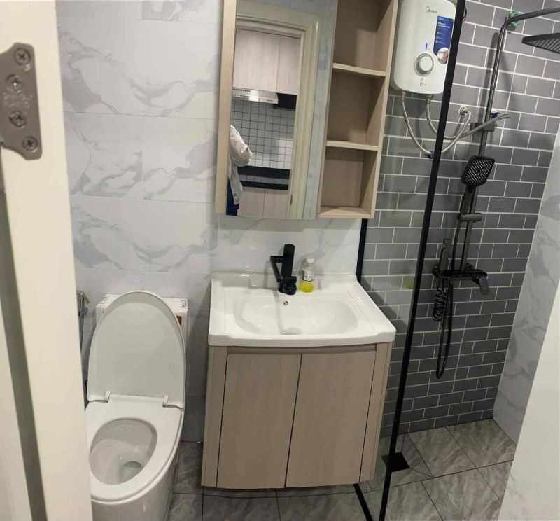 1 Bedroom Condo L Tower 271