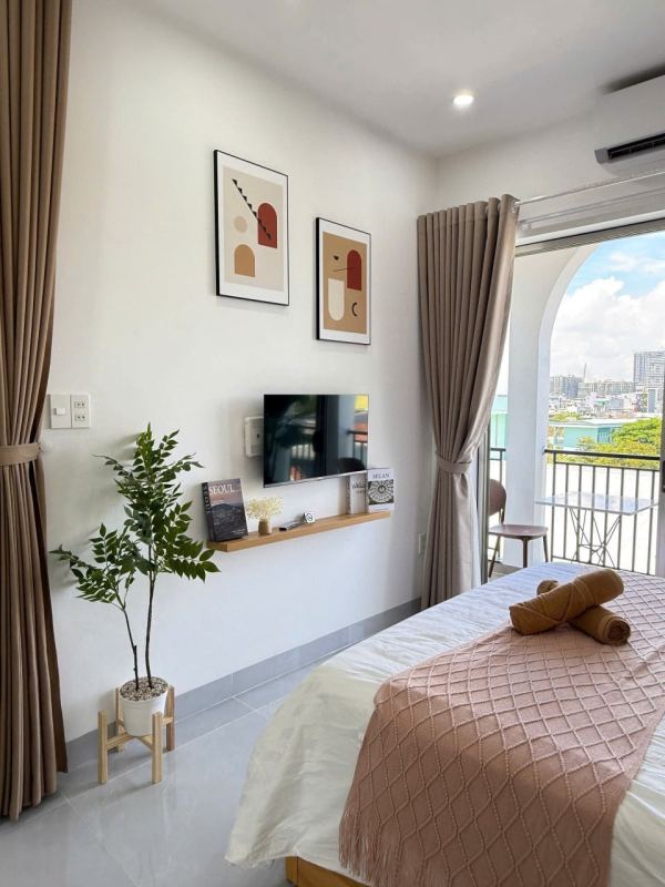 Brand New 1 Bedroom Apartment on To Hien Thanh Street