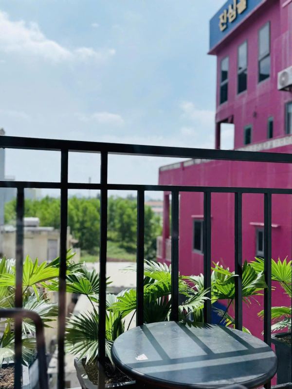 1-Bedroom Apartment F118 Near An Thuong Area