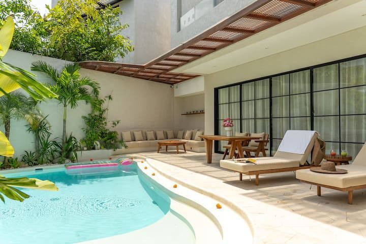 4BR Luxury Villa in Berawa, Canggu
