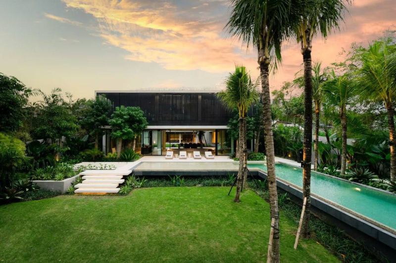 6 Bedroom Luxury Villa with Garden in Pererenan
