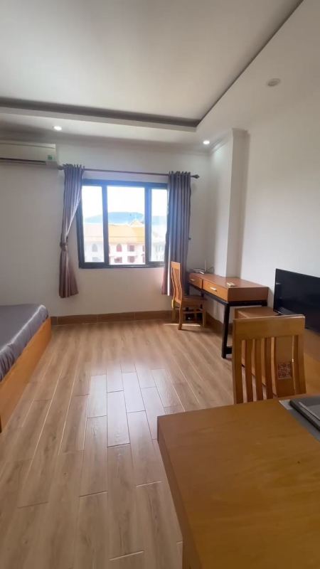 Studio with Window Room 401