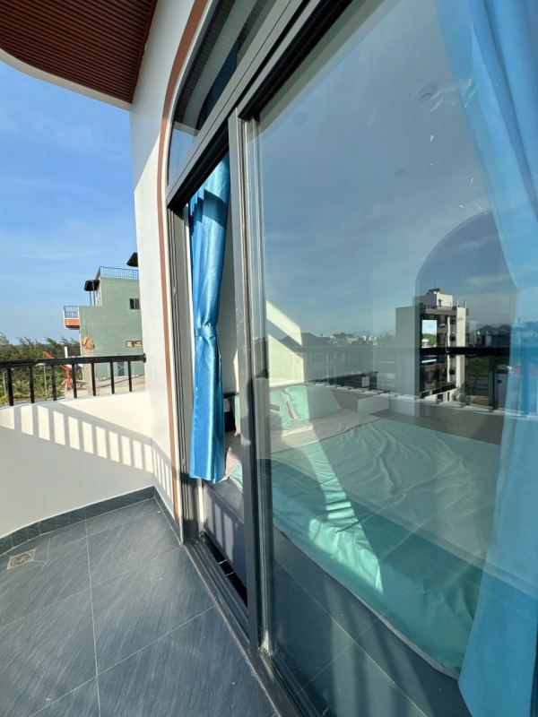 Studio with Balcony, Room 302