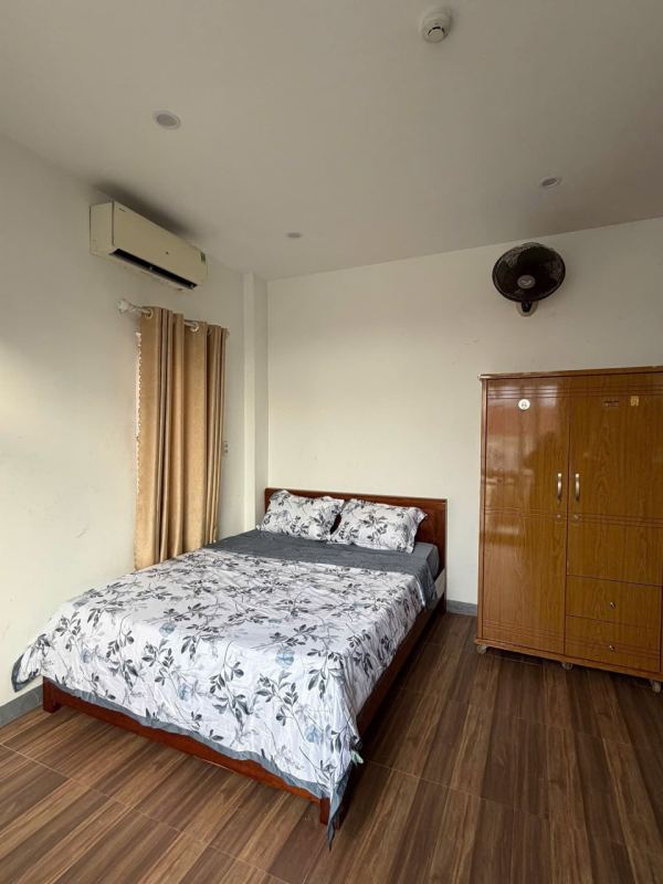 Studio Apartment with Big Window