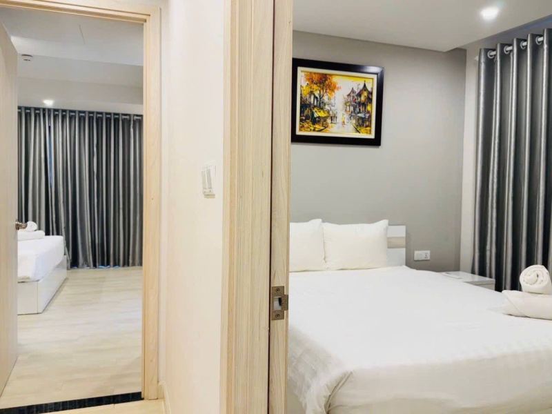 2 Bedroom Apartment in Gold Coast Center Tower