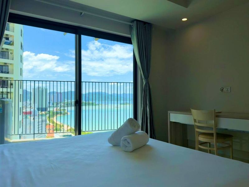 2 Bedroom Apartment in Gold Coast Center Tower