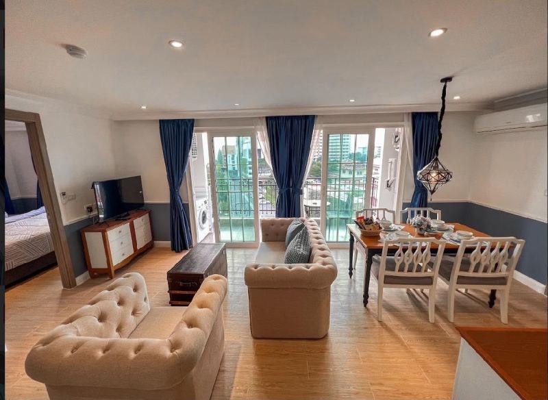Apartment in Seven Seas Condo