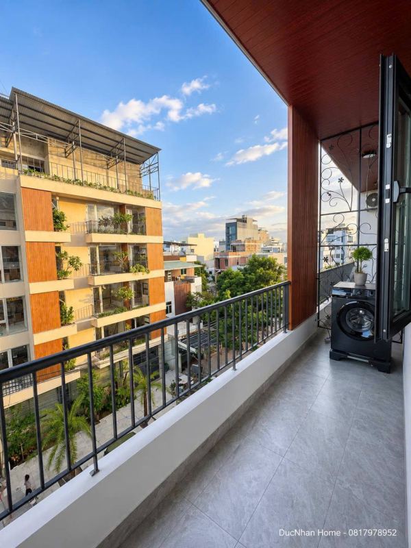 Brand New 1BR Apartment on Tung Thien Vuong Street