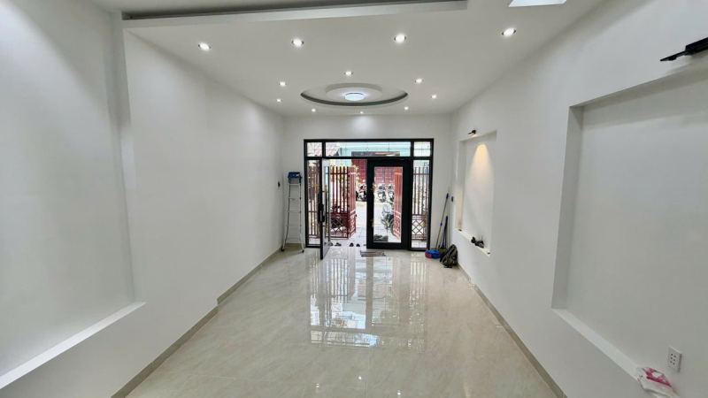 3-Bedroom 3-Storey House on Duong Tri Trach Street