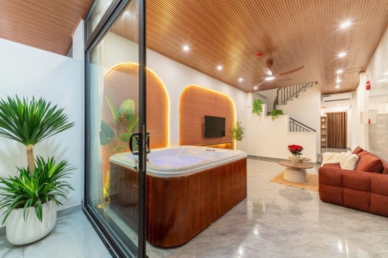 4BR Villa with Jacuzzi on Pham Tu Street