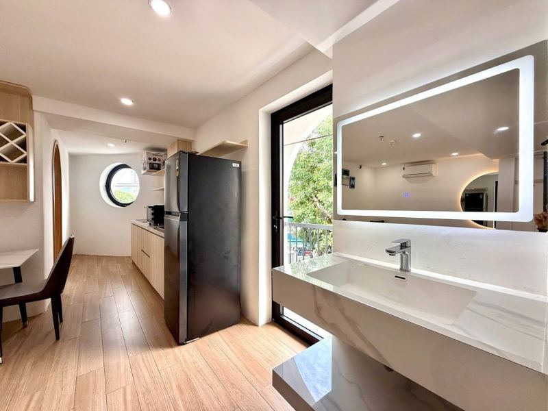 1-Bedroom Apartment on Ly Tu Trong (Available Oct 11)