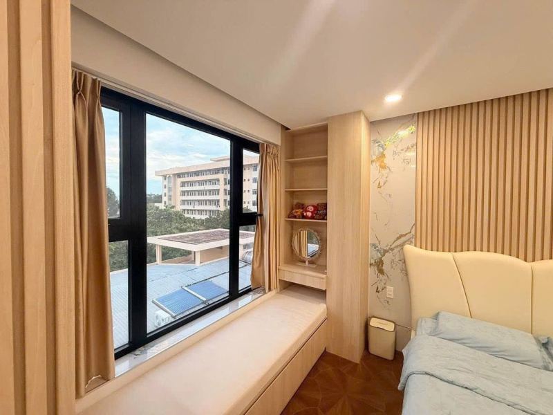 1-Bedroom Apartment on Ly Tu Trong (Available Nov 1)