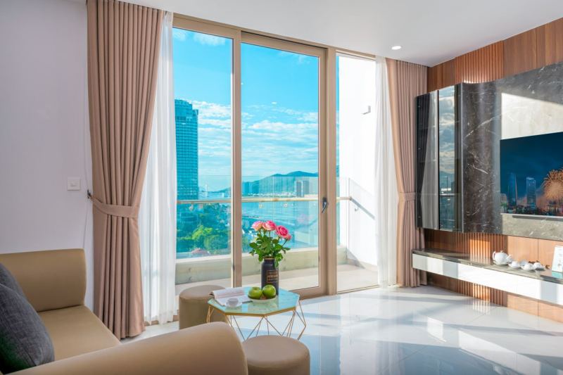 Luxury 1-Bedroom Apartment in Bach Dang Complex