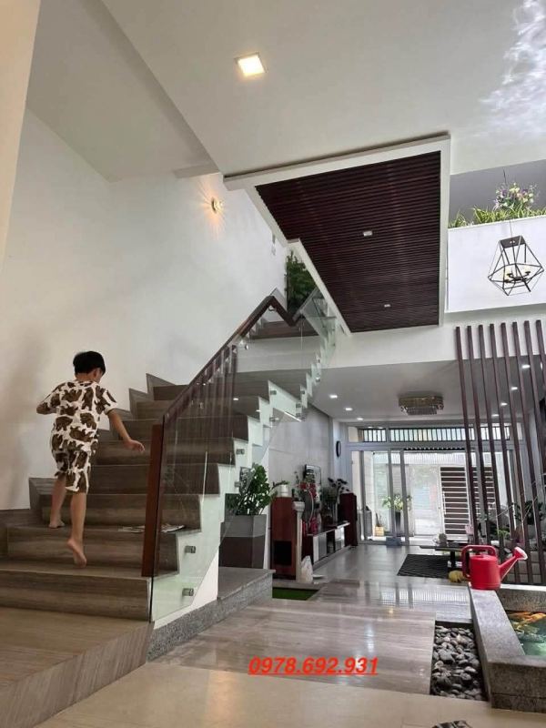 3 Bedroom House with Garden and Parking