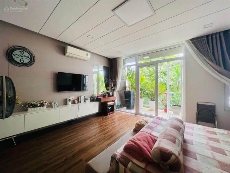 3 Bedroom House with Garden and Parking