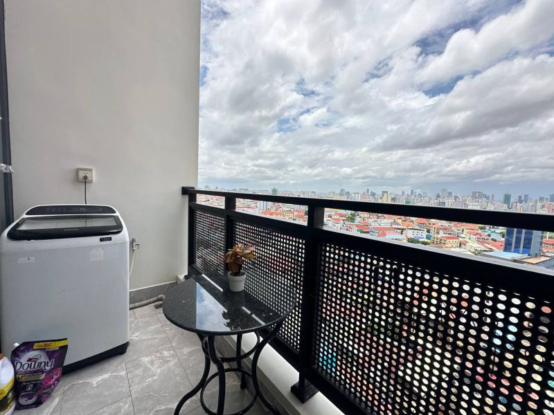 2 Bedroom Apartment in Condo L Tower 271