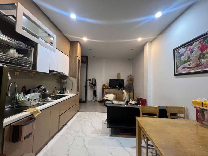 Дом площадью более 200 кв.м с террасой на крыше в центре Nha Trang