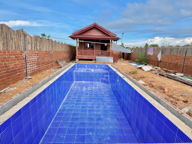 1 Bedroom Wooden House with Pool in Kampot