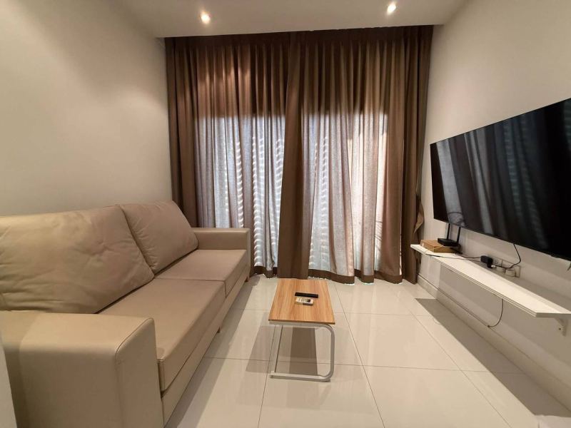 1 Bedroom Sea View Apartment Pattaya Axis