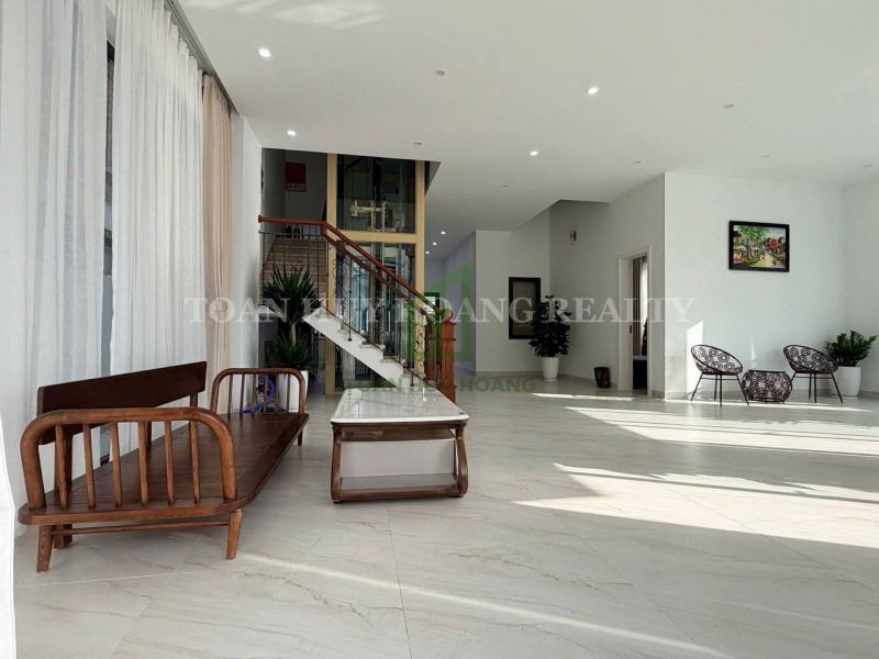 9 Bedroom Villa with Private Pool