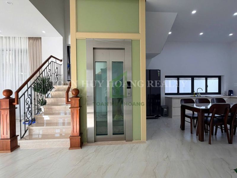 9 Bedroom Villa with Private Pool