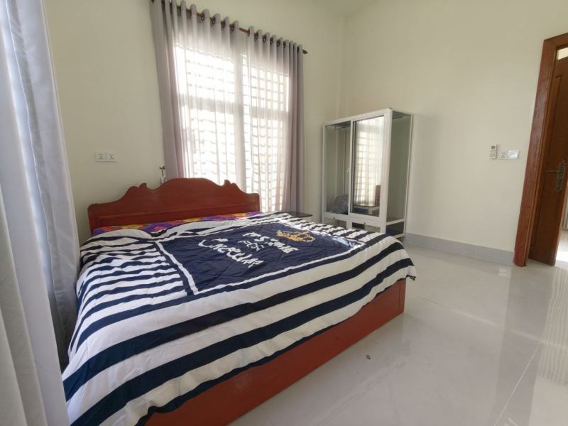 2 Bedroom Apartment with Mountain View