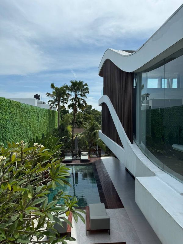 6-Bedroom Premium Villa in Pererenan