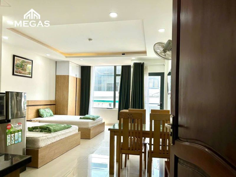 Studio Apartment with Balcony on Le Dai Hanh Street