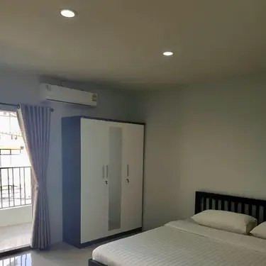 Room on Borommaratchachonnani Road