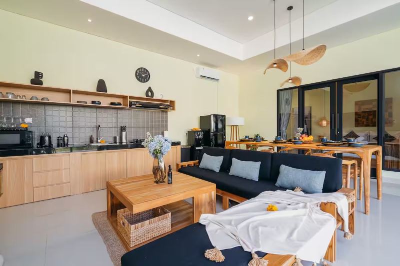 Modern 3-Bedroom Villa with Closed Living Room in Canggu