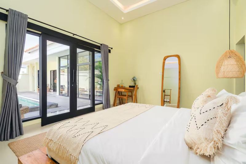 Modern 3-Bedroom Villa with Closed Living Room in Canggu
