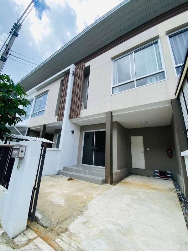 3-Bedroom House with Mountain View in Thalang