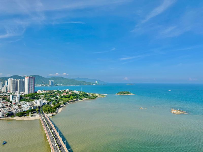 2BR Corner Apartment with Sea View in Muong Thanh 04
