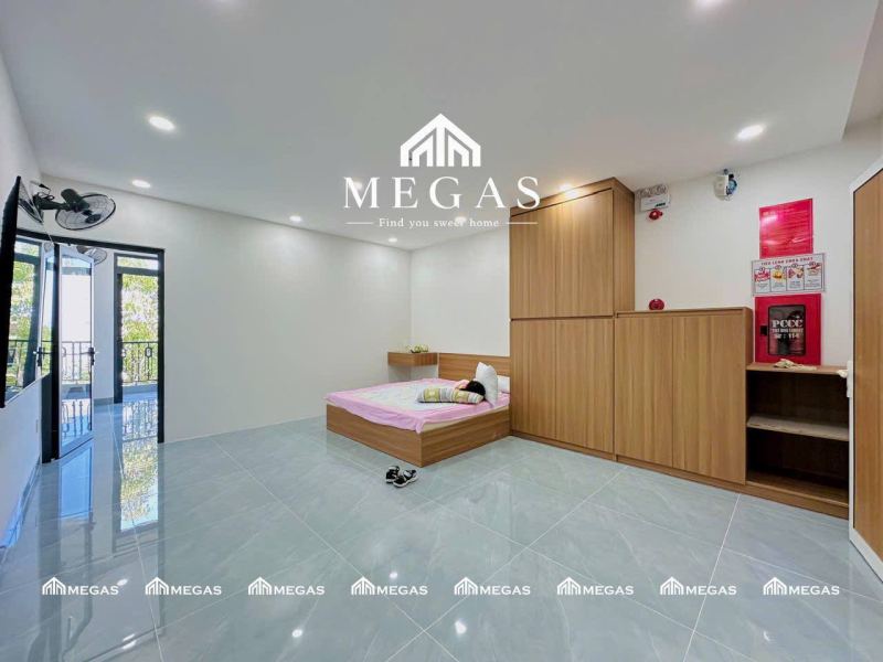 1BR Apartment with South-Facing Balcony