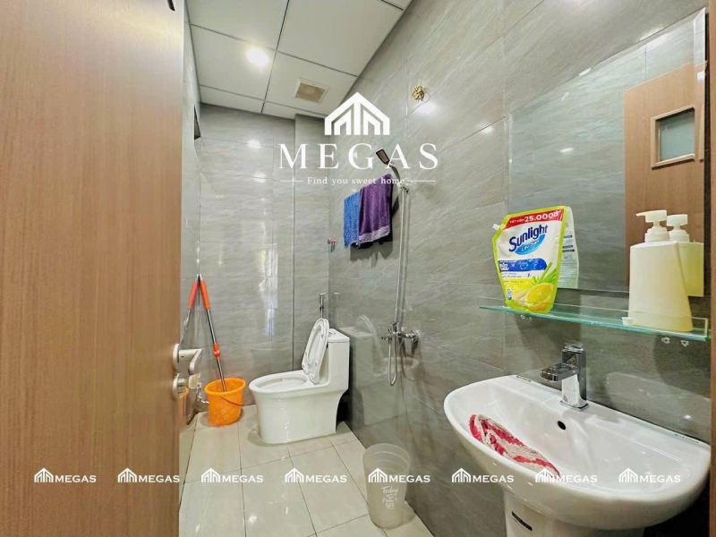 1BR Apartment with South-Facing Balcony