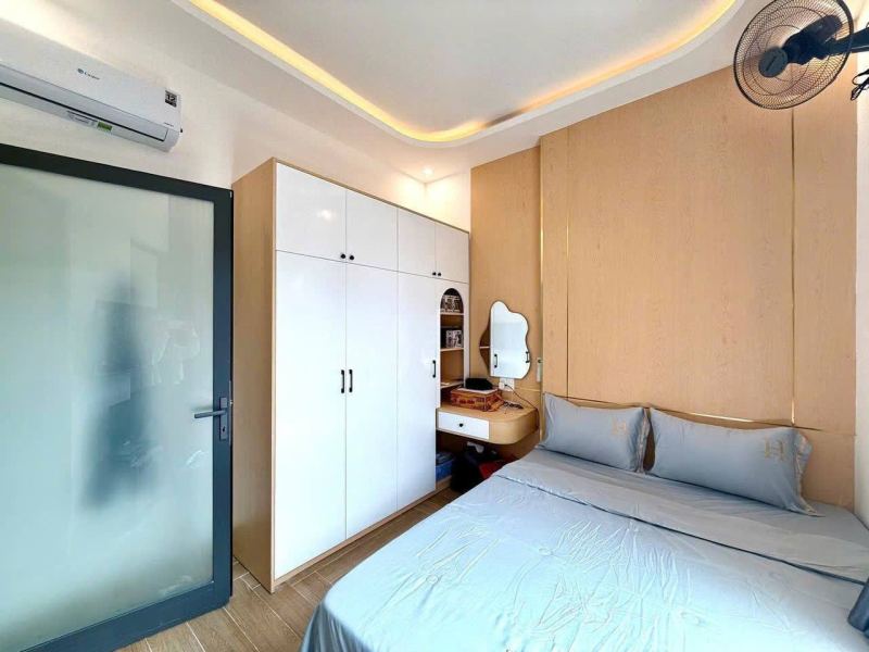 1BR Apartment on Tran Thanh Tong