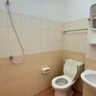Угловая комната в Rungsawat Place