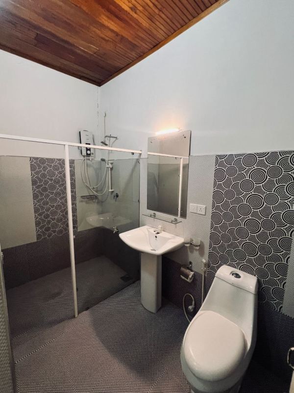 Renovated 4BR Villa with pool in Hikkaduwa
