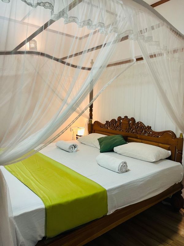 Renovated 4BR Villa with pool in Hikkaduwa