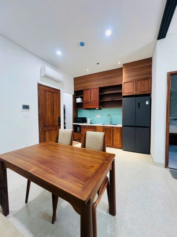 1-Bedroom Apartment with Balcony on Ngo Thi Si Street