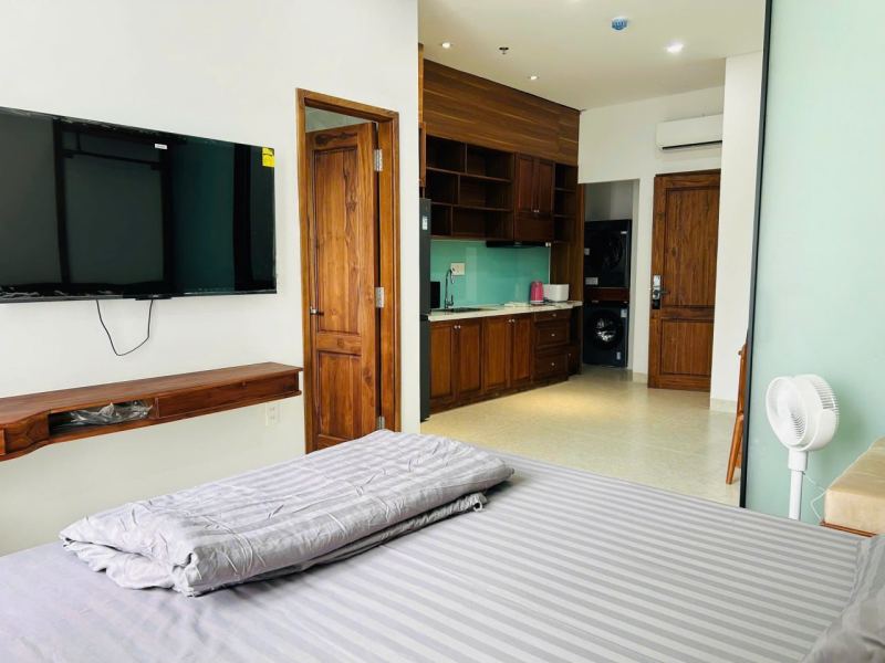 1-Bedroom Apartment with Balcony on Ngo Thi Si Street
