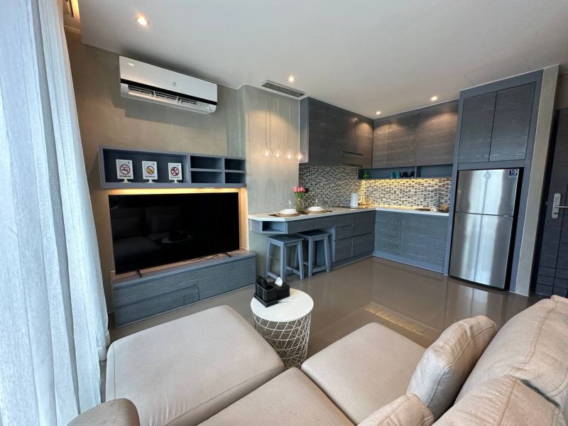 35 sqm Condo Unit on 8th Floor in Kamala